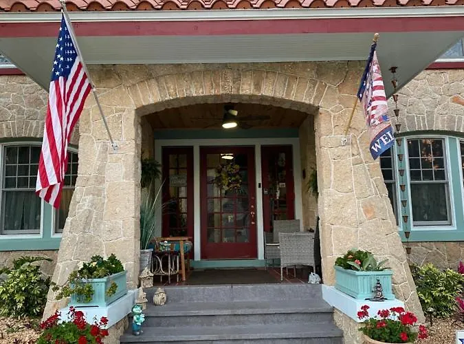 Ms. Maggie\'S South Country Inn