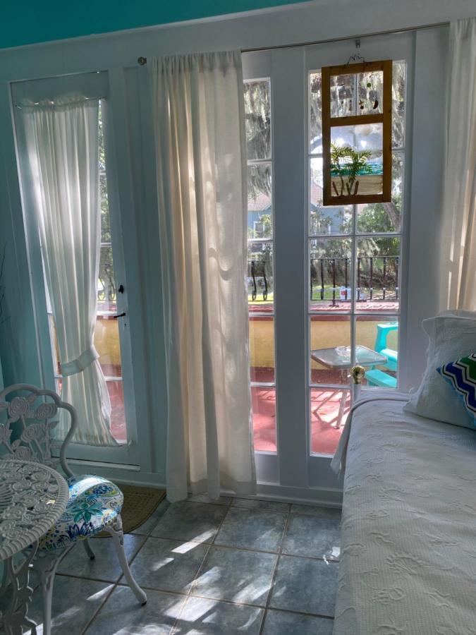 Bed and breakfast Ms. Maggie's South Country *
