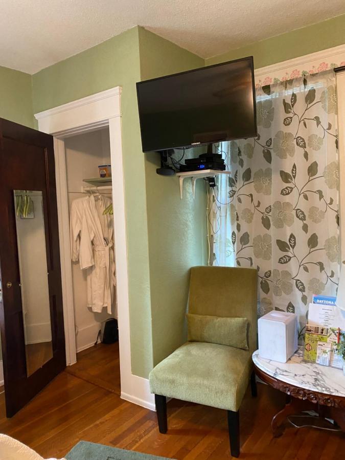 Ms. Maggie's South Country Bed and breakfast