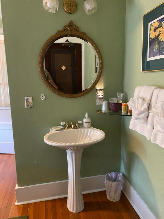 Ms. Maggie's South Country Bed and breakfast *