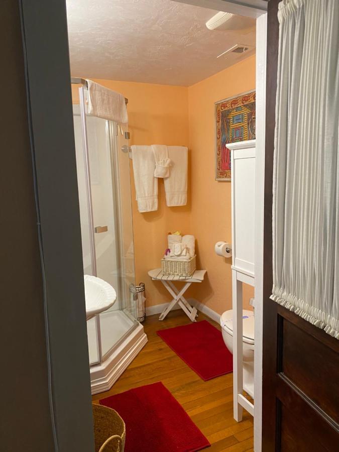 Ms. Maggie's South Country Bed and breakfast *